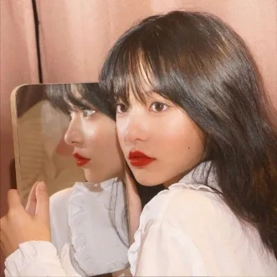 向天真的女生投降